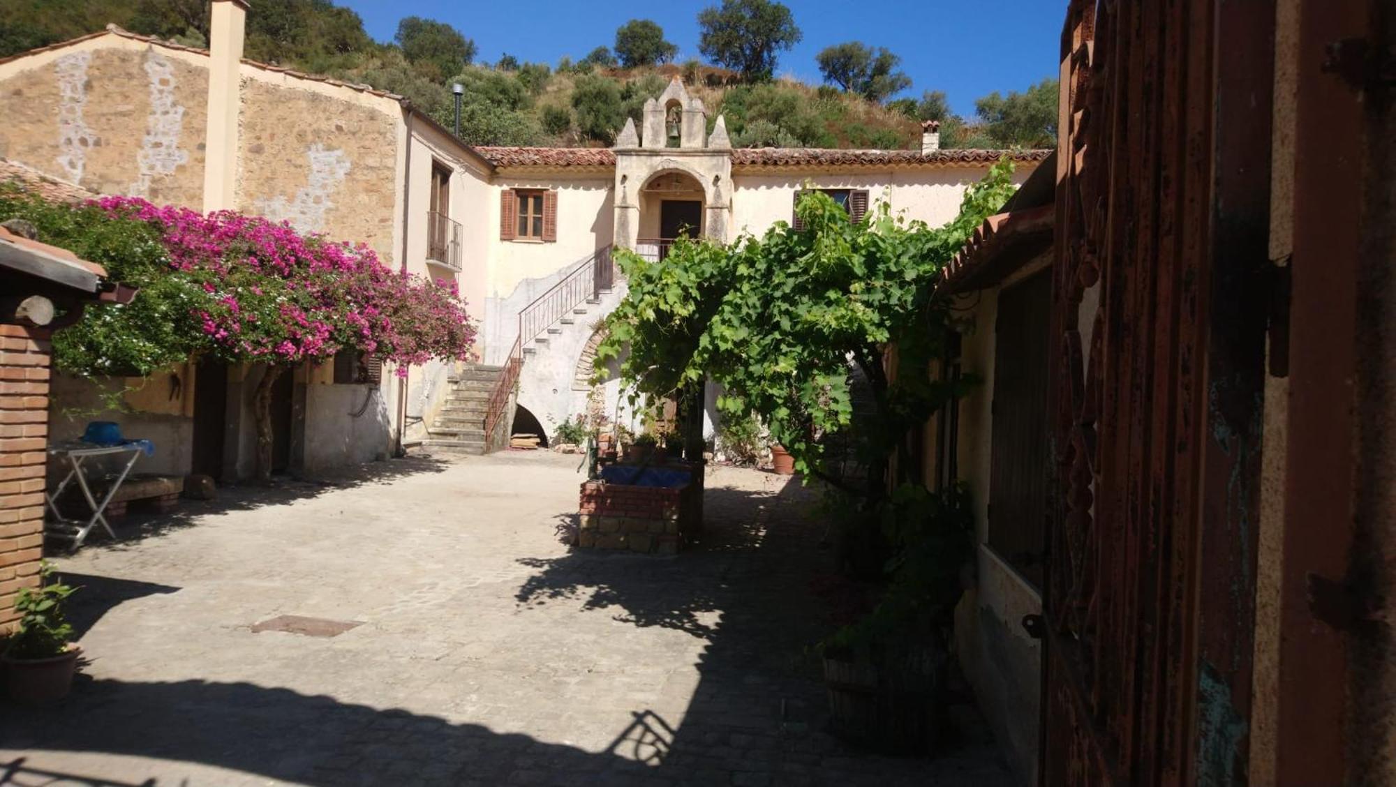 Linati'S Apartments Pollina Dış mekan fotoğraf