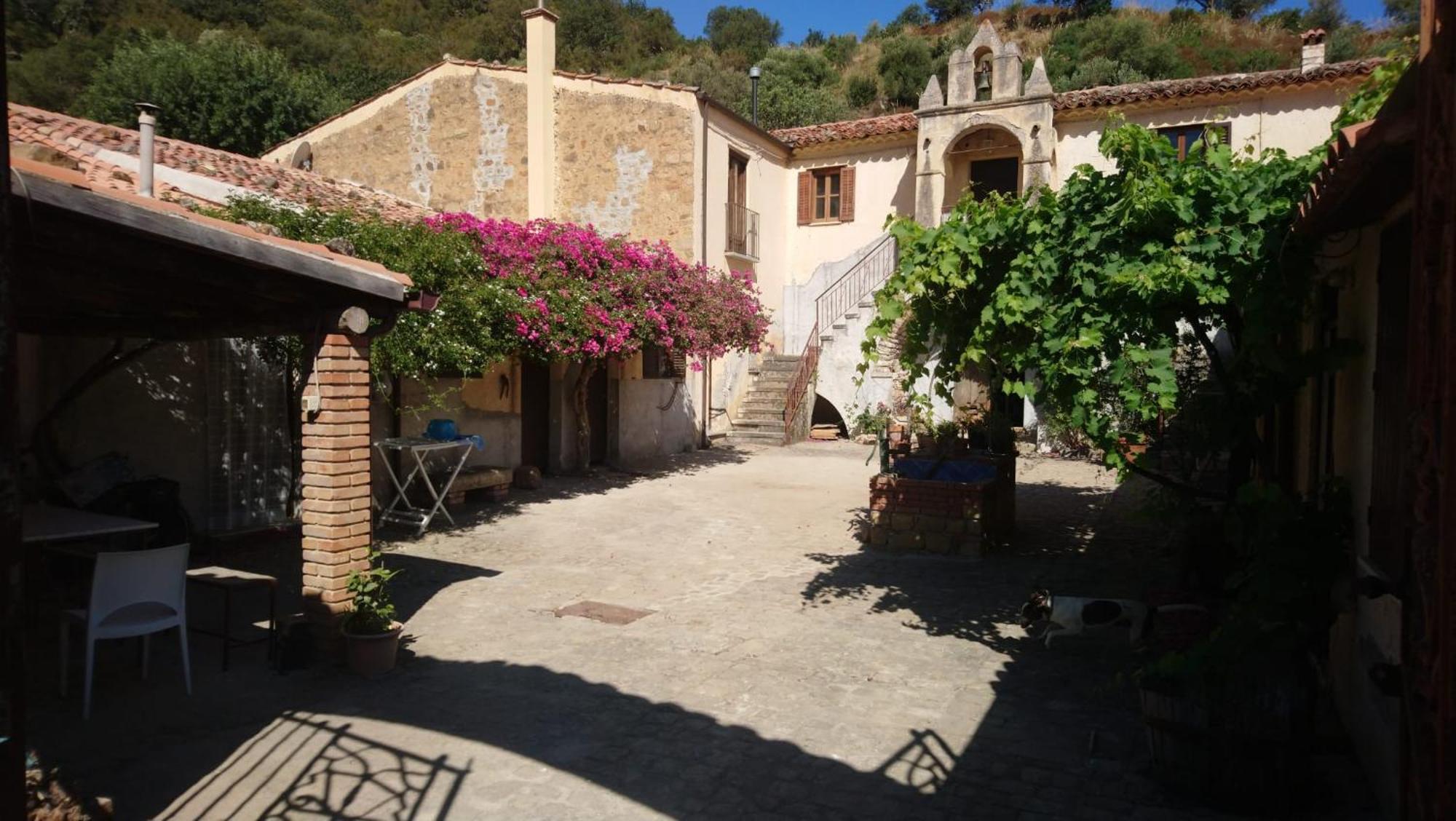 Linati'S Apartments Pollina Dış mekan fotoğraf